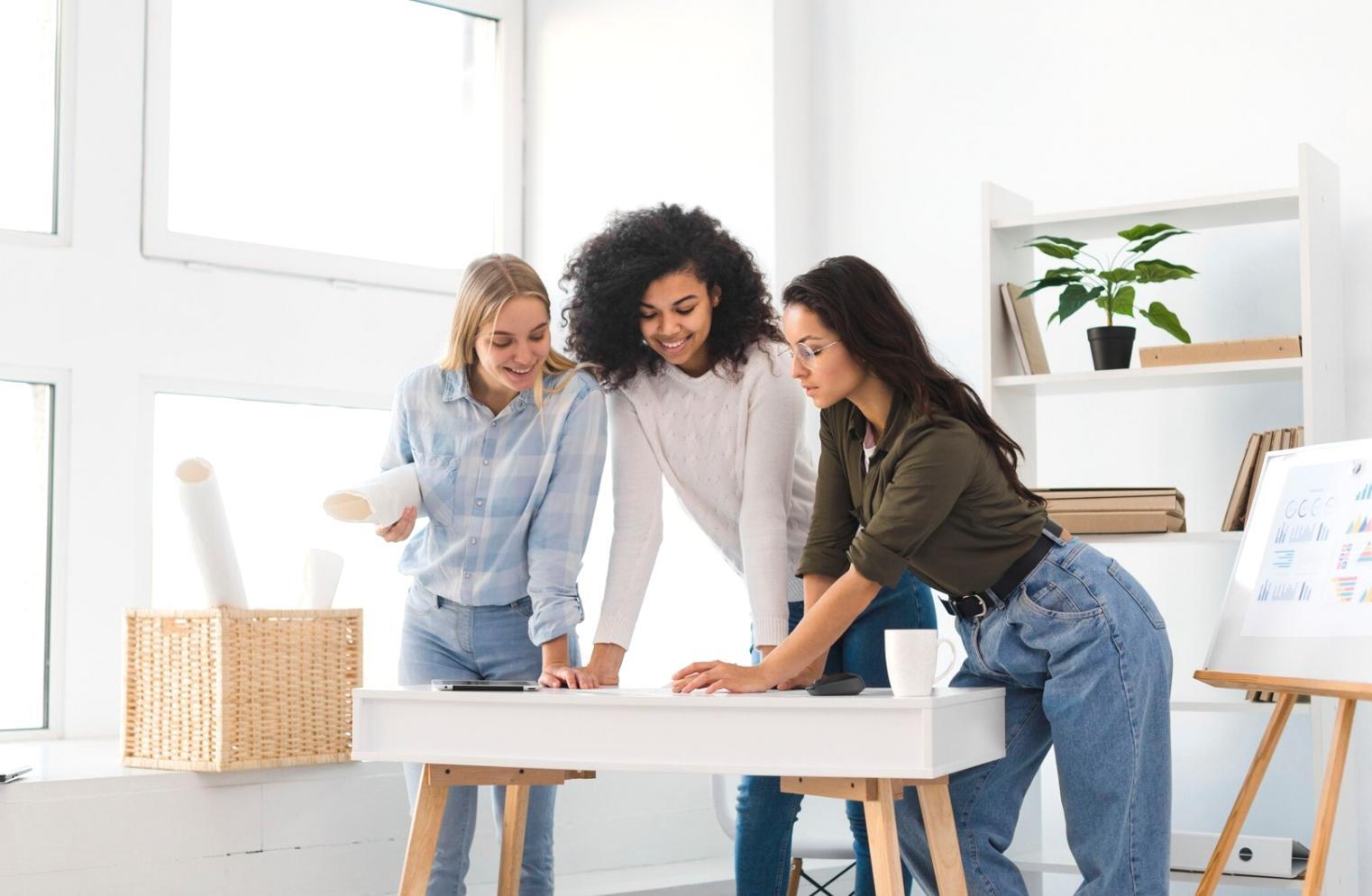 Ambiente di lavoro professionale per il montaggio video